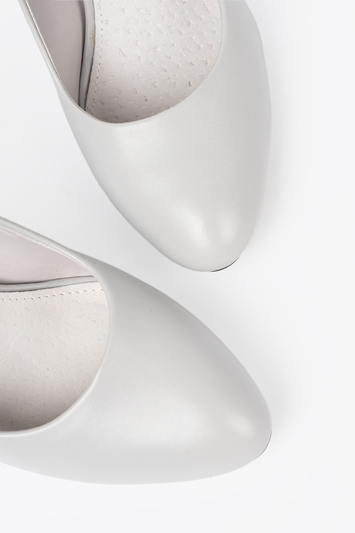 Graue klassische High Heels