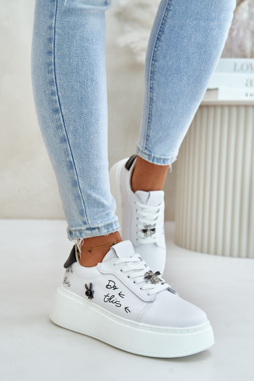 Weiße Sneakers aus Kunstleder mit Plattform und abnehmbaren Abzeichen Vinceza 89102