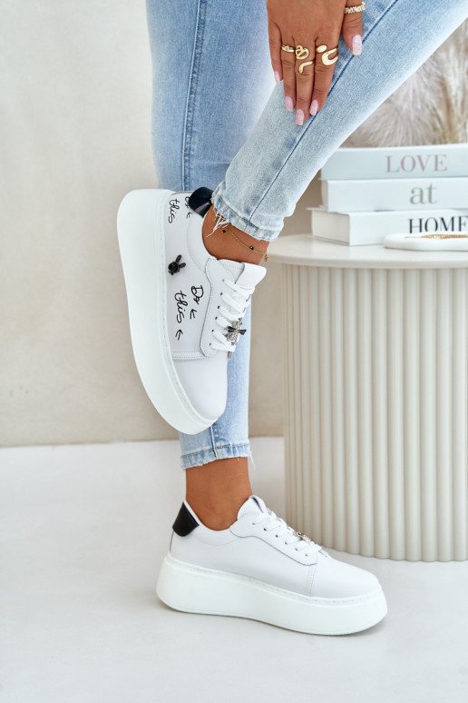 Witte sneakers van faux leer met platform en afneembare badges Vinceza 89102