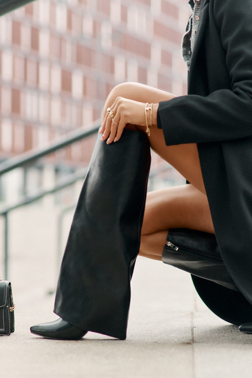 Bottes longues chaudes avec talons fins et choleika cousue en noir Tamonia