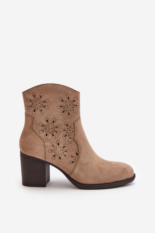 Stiefeletten mit Spitzen-Details und Absätzen aus Kunstsuede in Sandfarbe Nevishiia