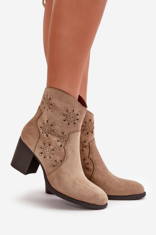 Enkellaarsjes met kantdetails en hakken van faux suede in zandkleur Nevishiia