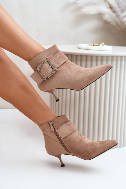 Damen Stiefeletten mit dünnen Absätzen und Schnallen in Sandfarbe Nirilis