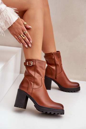 Braune isolierte Stiefeletten mit Absätzen und Schnallen Selavia