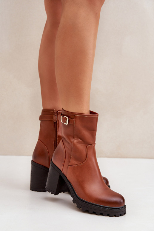 Braune isolierte Stiefeletten mit Absätzen und Schnallen Selavia