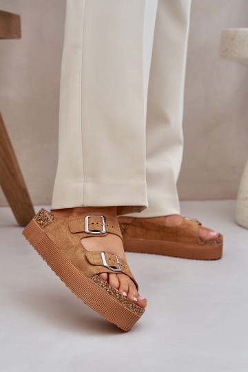 Dames slippers op een platform met gespen in bruin Aramia