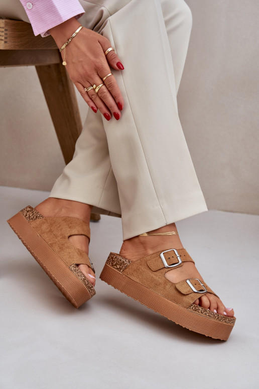 Dames slippers op een platform met gespen in bruin Aramia