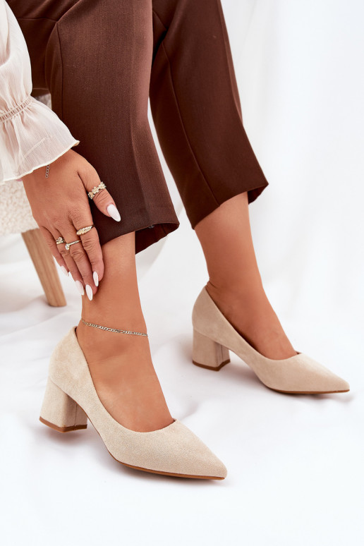 Dames schoenen met puntige neuzen en hakken in zand Merinette
