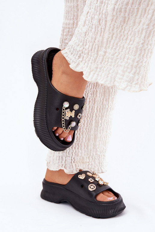 Chaussons légers pour femmes avec détails dorés et clips en noir Hortiana