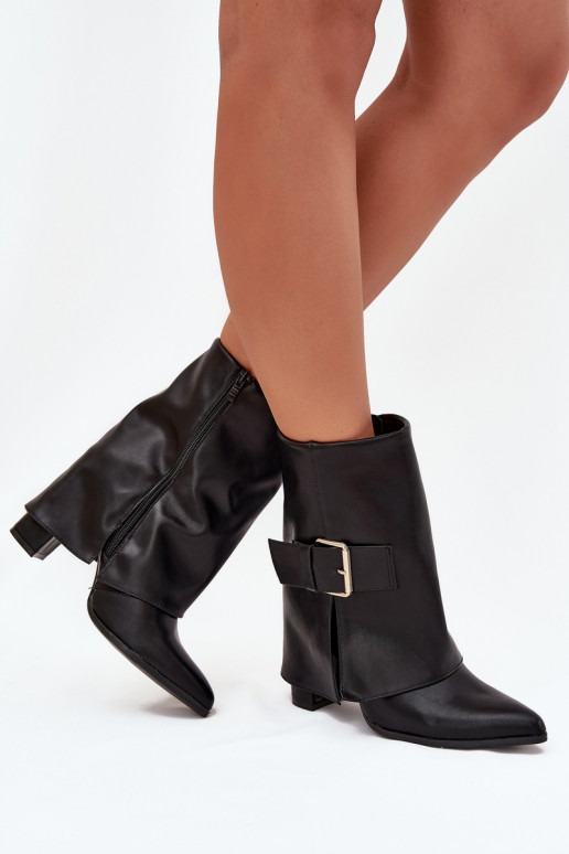 Bottines isolées avec talons et boucle dorée en noir Ylenara