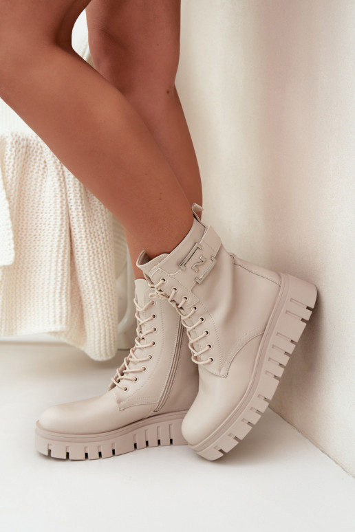 Wärmende Stiefeletten mit Plattform und dekorativen Details in Elfenbein Lyrana