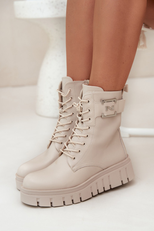 Wärmende Stiefeletten mit Plattform und dekorativen Details in Elfenbein Lyrana