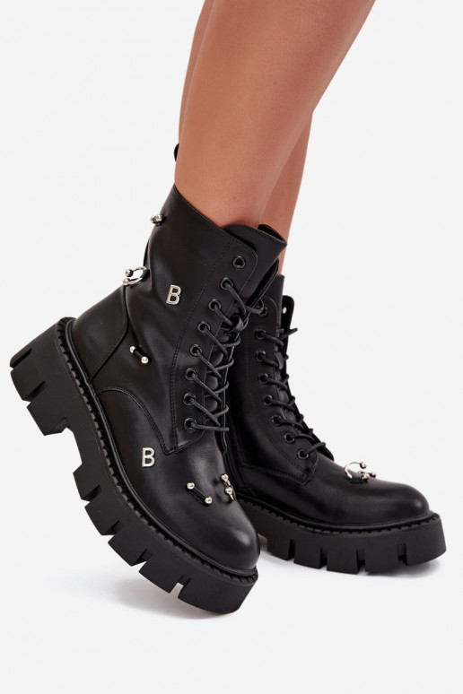 Bottines de travail pour femmes avec de beaux détails isolés en noir Lunea