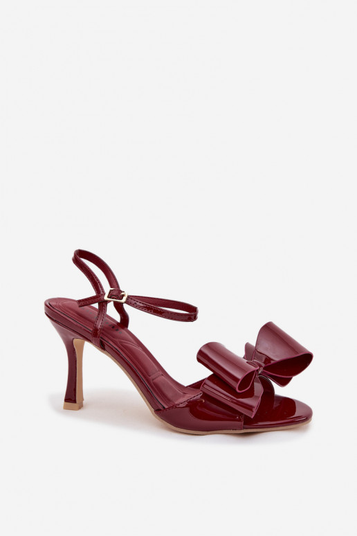 Sandales bordeaux avec effet verni, talons fins et rubans Noliva