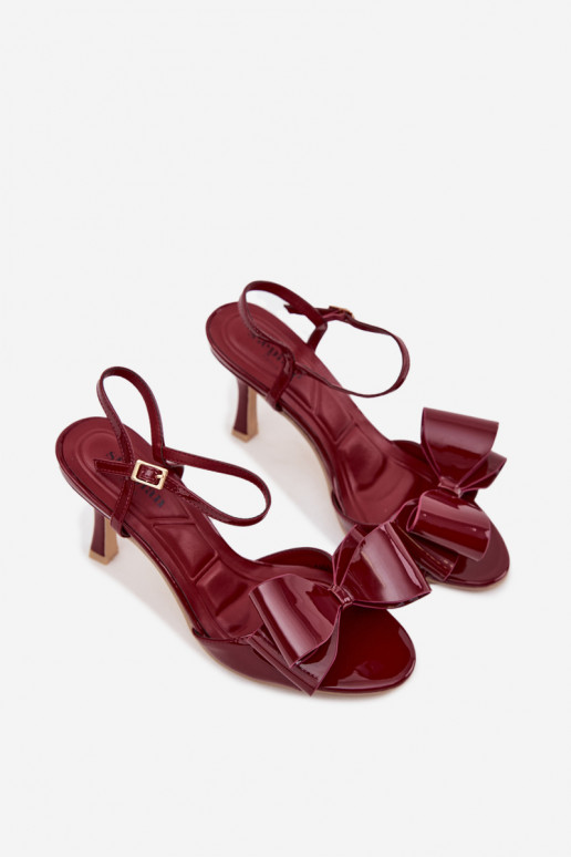 Sandales bordeaux avec effet verni, talons fins et rubans Noliva