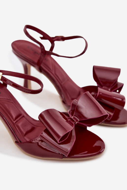 Bordeaux sandalen met lakeffect, dunne hakken en lintjes Noliva