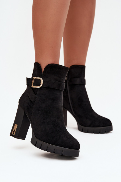 Wärmende Damen-Stiefeletten mit Schnallen, schwarz Nolivira