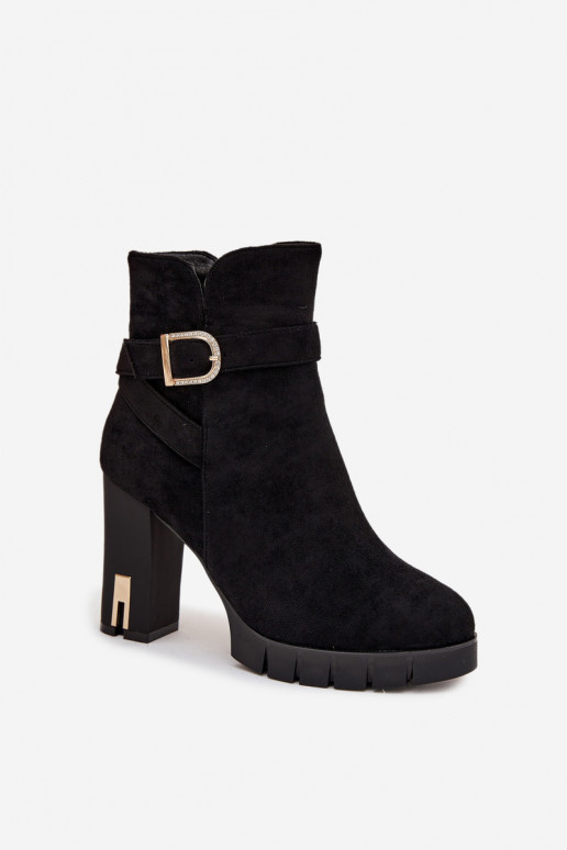 Wärmende Damen-Stiefeletten mit Schnallen, schwarz Nolivira