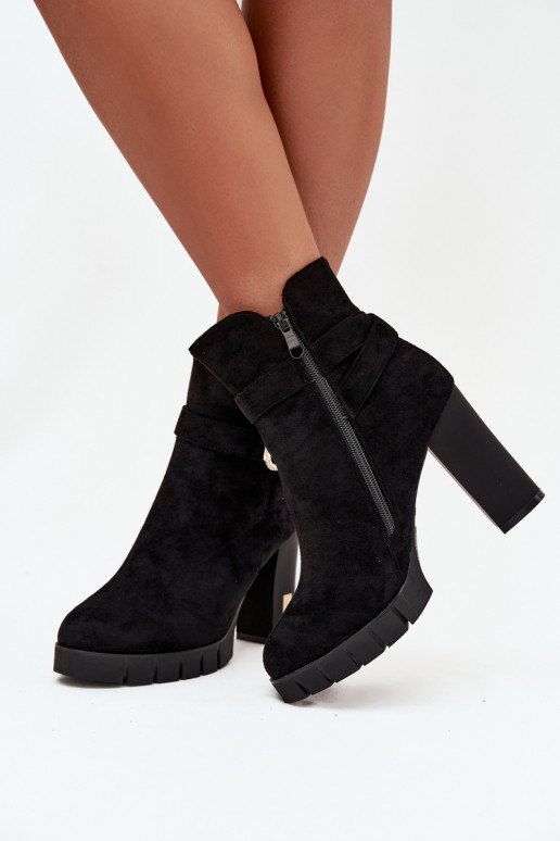 Wärmende Damen-Stiefeletten mit Schnallen, schwarz Nolivira