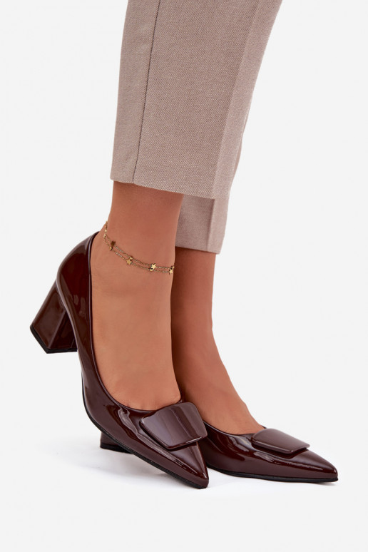 Lakken effect schoenen met hakken en ornamenten CzekoladoĮe Isoline