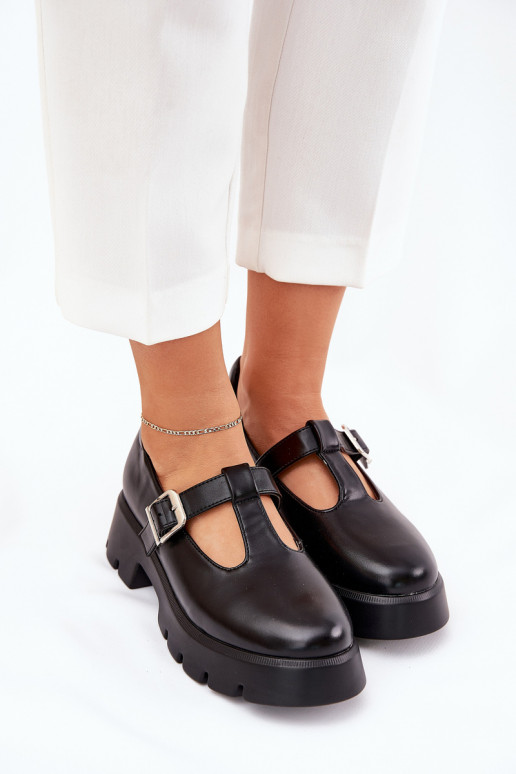 Zwarte dameschoenen met gespen op het platform Venda