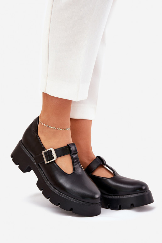 Zwarte dameschoenen met gespen op het platform Venda