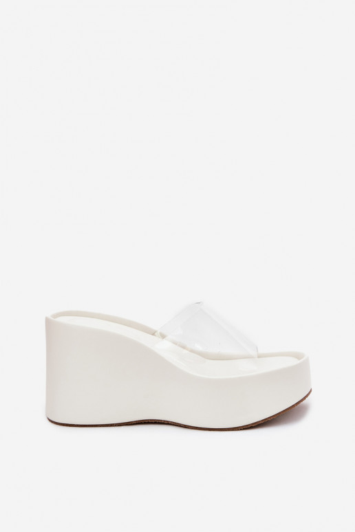 Chaussons pour femmes blancs avec des lanières transparentes sur la plateforme Zolretia