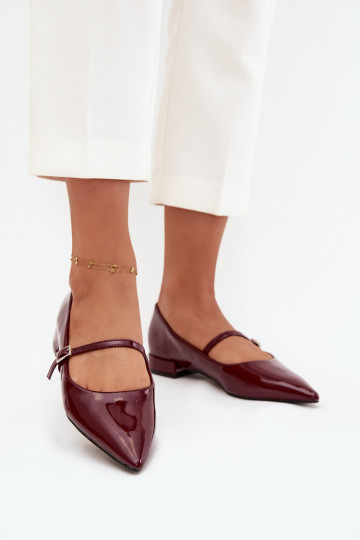 Ballerines laquées sur un talon délicat avec des sangles bordeaux Isvella 2