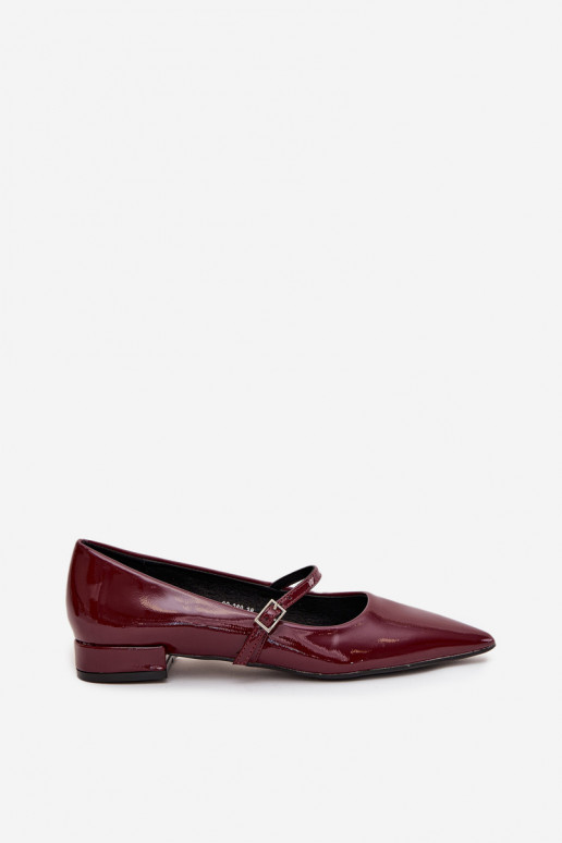 Ballerines laquées sur un talon délicat avec des sangles bordeaux Isvella