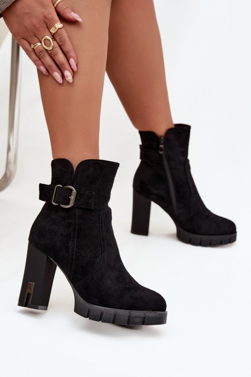 Bottes de cheville pour femmes isolées avec boucles en noir Selisse