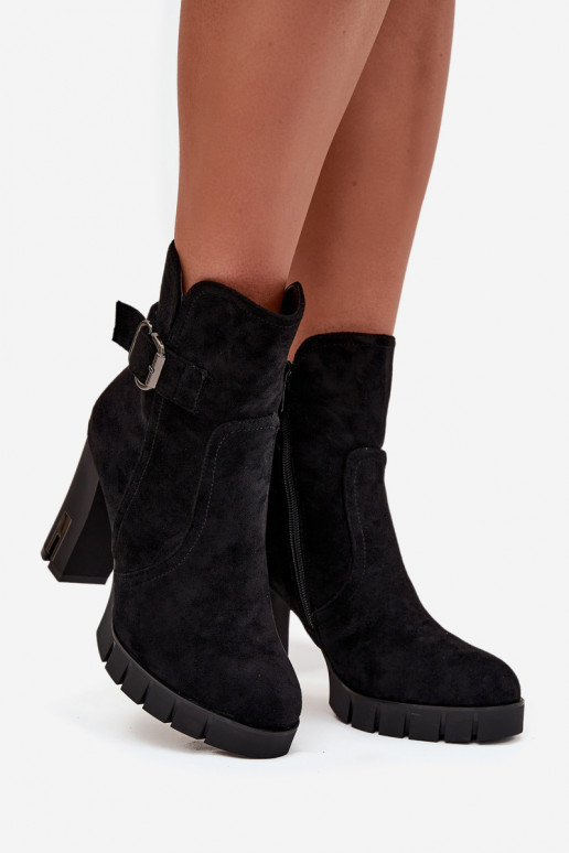 Bottes de cheville pour femmes isolées avec boucles en noir Selisse