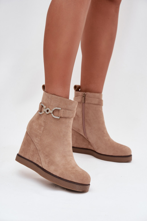 Damen-Stiefeletten auf Plateau mit dekorativen Details in sandfarbener Ausführung Turirivana