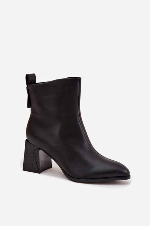 Bottes de cheville isolées avec talons en cuir naturel Vinceza 66812 en noir