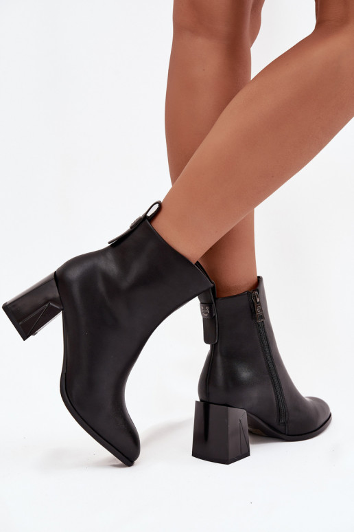 Bottes de cheville isolées avec talons en cuir naturel Vinceza 66812 en noir