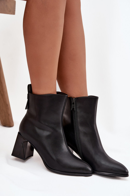 Bottes de cheville isolées avec talons en cuir naturel Vinceza 66812 en noir
