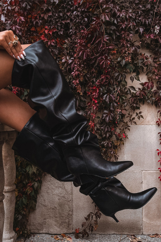 Damen kniehohe Stiefel zum Hineinschlüpfen mit schmalen Absätzen in schwarz Ysolienne