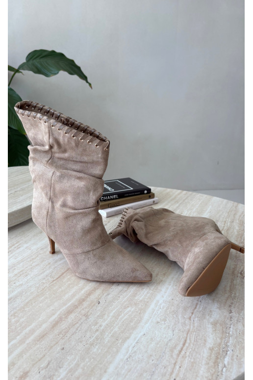 Falten ankle boots mit dünnen Absätzen in sandfarbener Herella