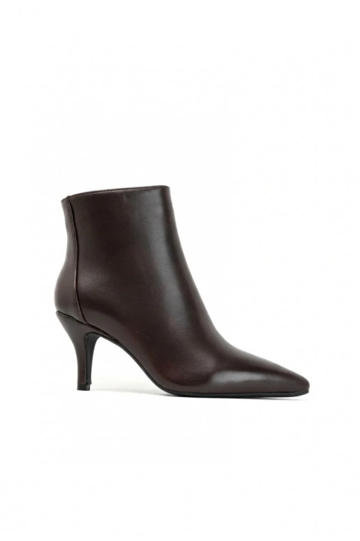 Enkellaarsjes met dunne hakken, spitse neus, in chocolade faux leather Niretta