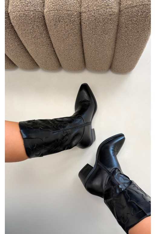 Knöchelhohe Cowboy-Stiefel mit Absätzen aus schwarzem Kunstleder Jarissa