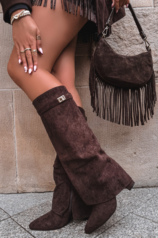 Bottes hautes en faux daim à talon carré doublées chocolat Evyra
