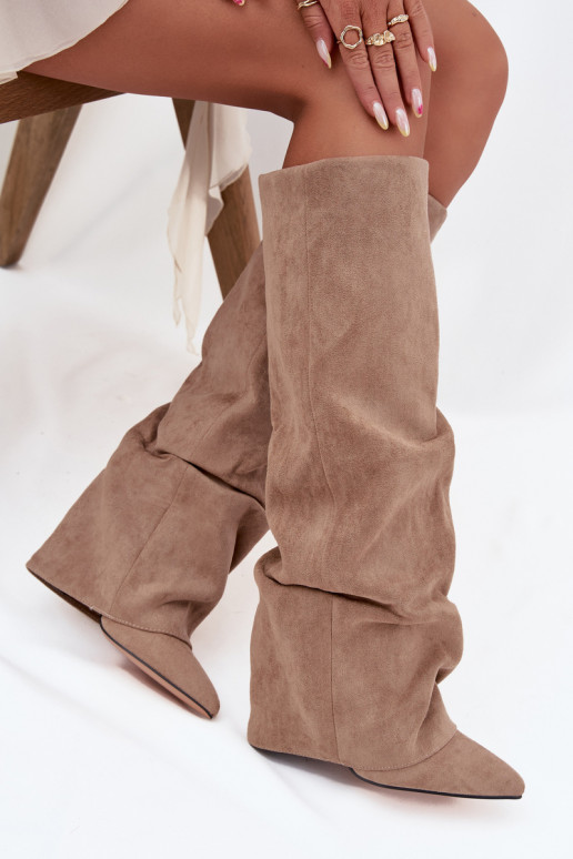 Damen Stiefel gefüttert mit Einsätzen und Absätzen aus Kunstveloursleder sandfarben Elivira