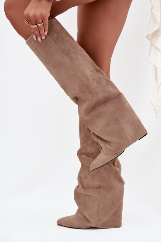 Damen Stiefel gefüttert mit Einsätzen und Absätzen aus Kunstveloursleder sandfarben Elivira