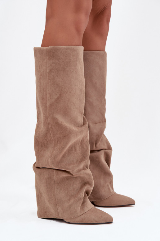 Damen Stiefel gefüttert mit Einsätzen und Absätzen aus Kunstveloursleder sandfarben Elivira