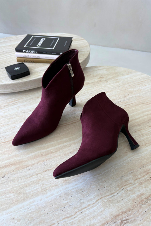 Damen Stiefeletten auf schmalem Absatz mit spitzem Zehen in burgunderfarbener Bessia