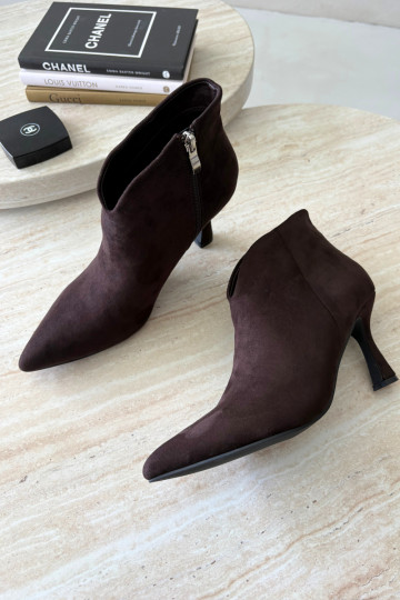 Bottines pour femmes sur talon fin avec bout pointu couleur chocolat Bessia
