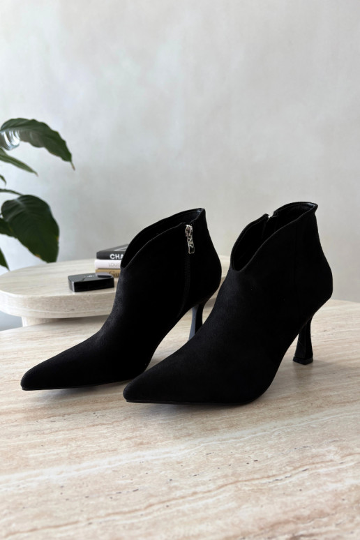 Bottines pour femmes sur talon fin avec bout pointu couleur noire Bessia