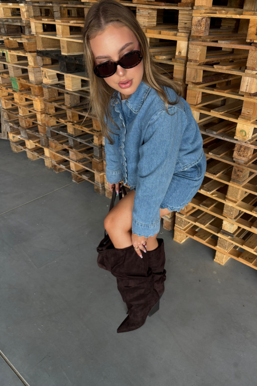 Bottes au-dessus du genou pour femmes avec partie supérieure incurvée et talons en daim couleur chocolat Durela