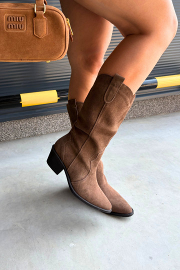 Bottes hautes style cowboy en daim naturel avec isolation et talons couleur brune Radley