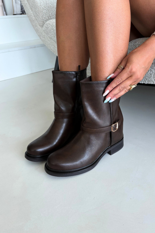 Geïsoleerde dames enkellaarsjes met gespen in chocolade kleur Corley