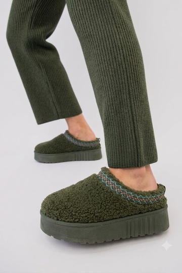 Platformslippers met lage hak en geborduurd patroon Greene